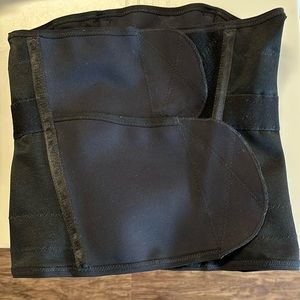 BELLY BANDIT®
Postpartum Luxe Belly Wrap with extender!